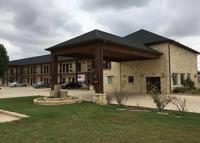 Pearsall Inn And Suites