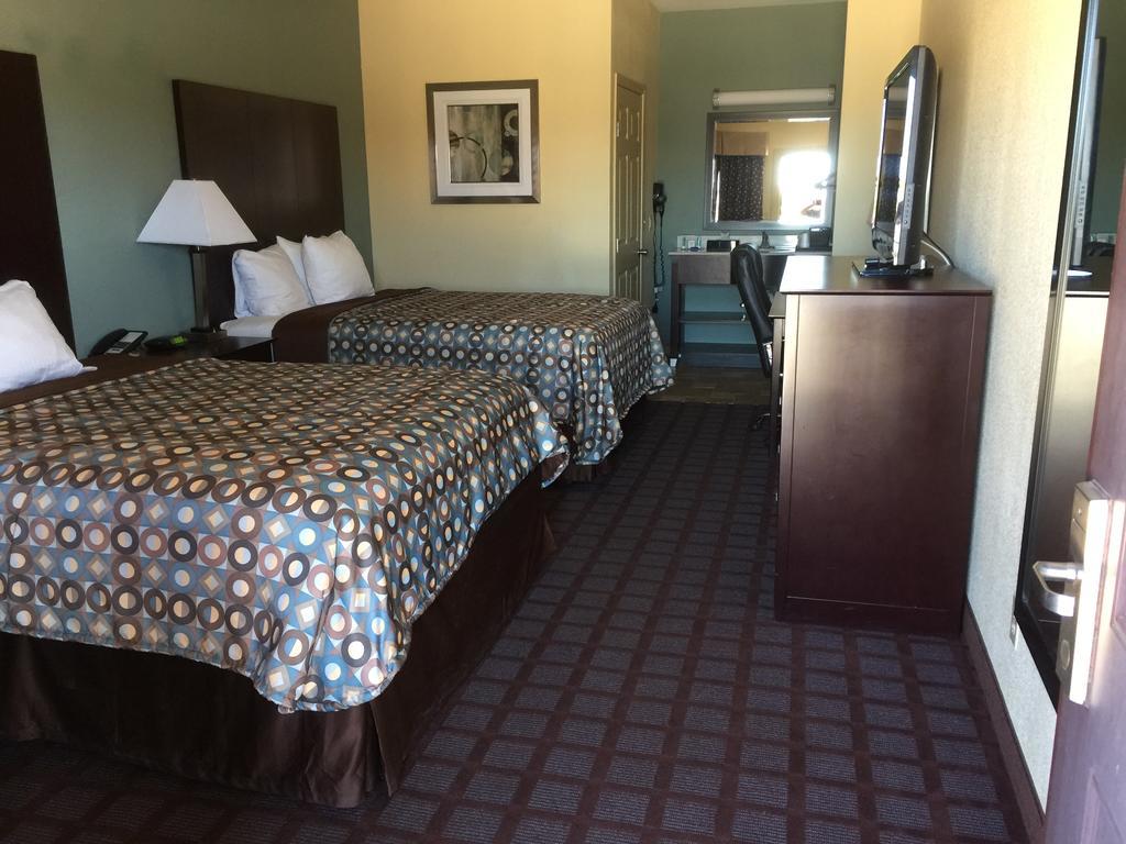 Motel And Pearsall