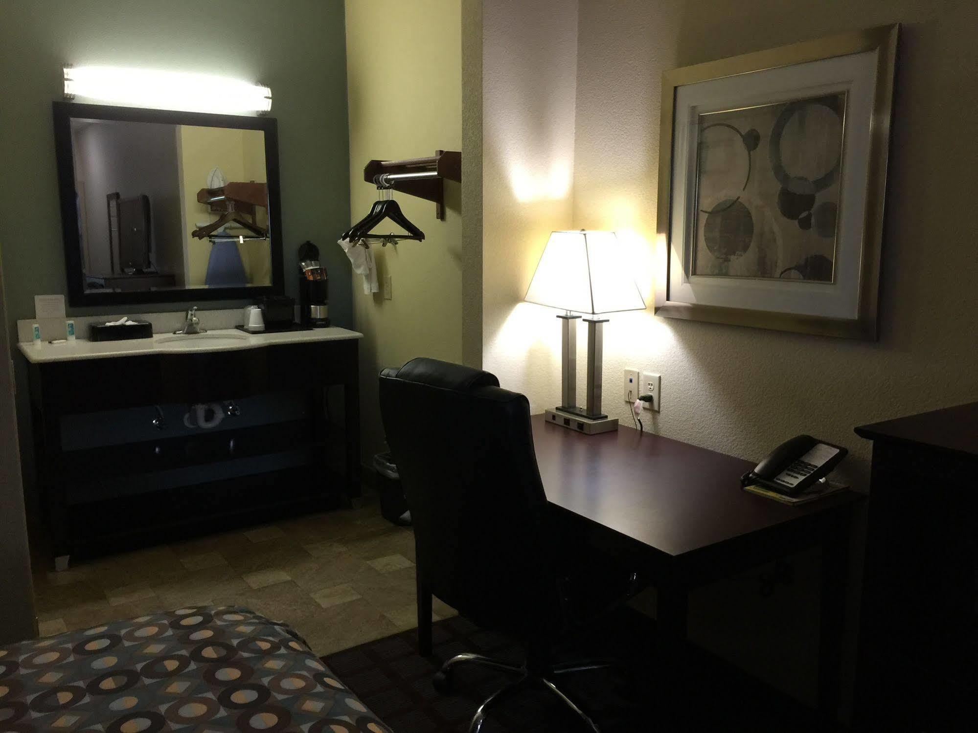 Motel And 2*
