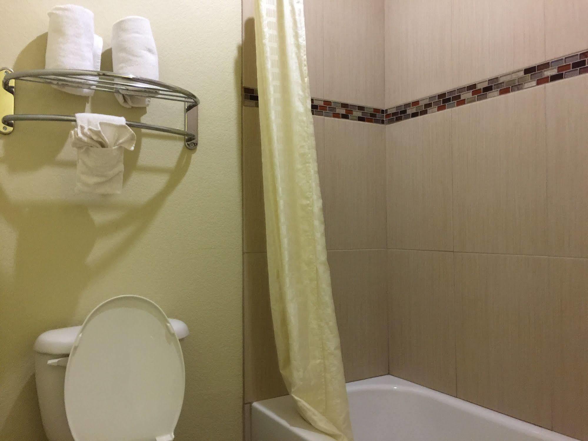 Motel And Pearsall